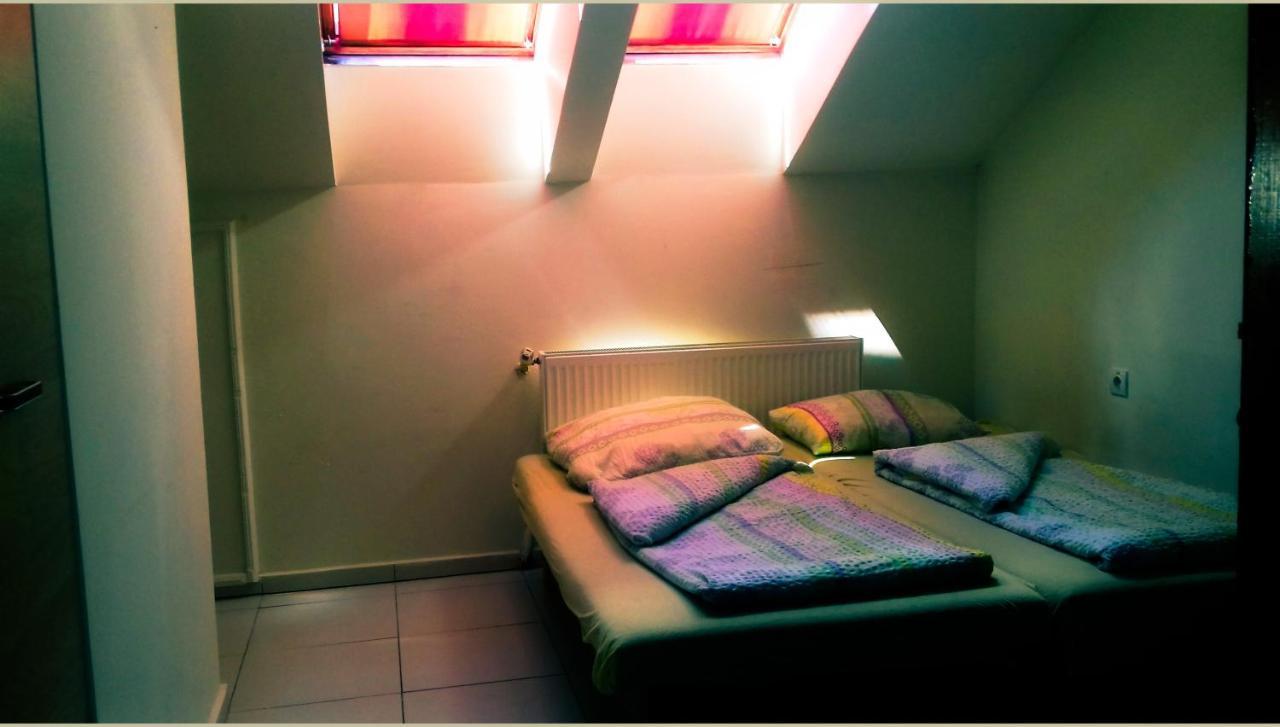 Romzsa Todor Kollegium Hostel แซแก็ด ภายนอก รูปภาพ