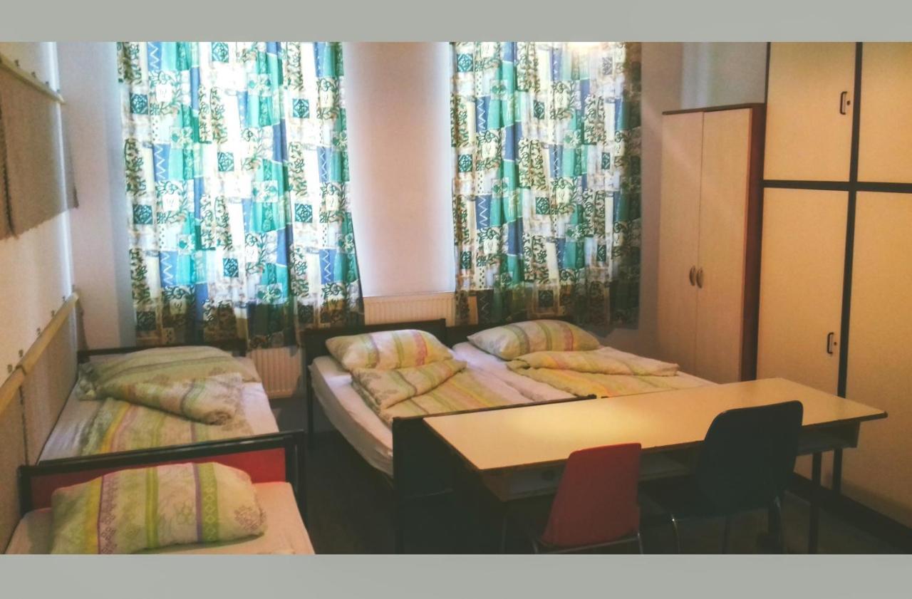 Romzsa Todor Kollegium Hostel แซแก็ด ภายนอก รูปภาพ