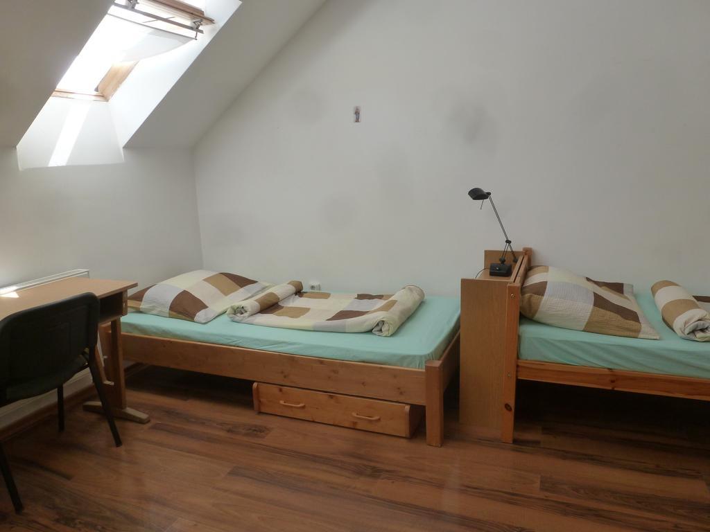 Romzsa Todor Kollegium Hostel แซแก็ด ห้อง รูปภาพ